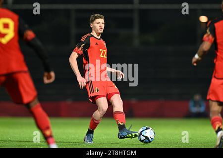 Roeselare, Belgien. November 2023. Fedde Leysen (22) aus Belgien, dargestellt während eines Fußballspiels zwischen den U21-Nationalmannschaften Belgiens und Schottlands am 4. Spieltag in der Gruppe B im Qualifying der EUFA-U21-Meisterschaft am Samstag, 17. November 2023 in Roeselare, Belgien. (Foto: David Catry/Isosport) Credit: Sportpix/Alamy Live News Stockfoto