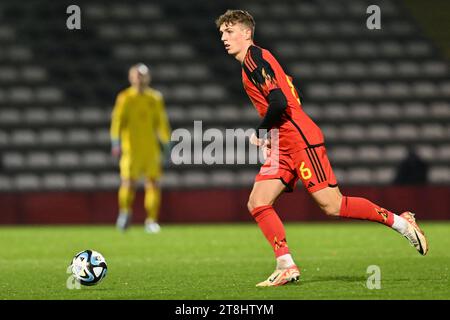 Roeselare, Belgien. November 2023. Arne Engels (6) aus Belgien, dargestellt während eines Fußballspiels zwischen den U21-Nationalmannschaften Belgiens und Schottlands am 4. Spieltag in der Gruppe B im Qualifying der EUFA-U21-Meisterschaft am Samstag, 17. November 2023 in Roeselare, Belgien. (Foto: David Catry/Isosport) Credit: Sportpix/Alamy Live News Stockfoto