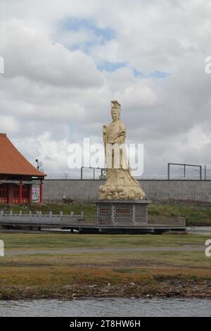 14.01.2018 Goldene Statue Himmlische Königin Tempel Melbourne Victoria Australien Stockfoto