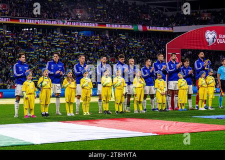 LEVERKUSEN, DEUTSCHLAND - 20. NOVEMBER: Italienische Spieler Nicolo Zaniolo, italienische Davide Frattesi, italienische Giovanni Di Lorenzo, italienische Giacomo Raspadori, italienische Jorginho, italienische Francesco Acerbi, italienische Gianluigi Donnarumma, italienische Alessandro Buongiorno, italienische Federico Chiesa, Nicolo Barella (Italien), Federico Dimarco (Italien) beim Spiel der Gruppe C - UEFA EURO 2024 Europa-Qualifikation zwischen der Ukraine und Italien in der BayArena am 20. November 2023 in Leverkusen. (Foto: Joris Verwijst/BSR Agency) Stockfoto