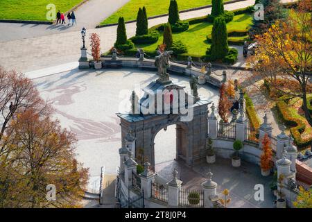 19 10 2022: Blick auf das Lubomirski-Tor vom Turm des Klosters St. Paul Jasna Gora. Polen Stockfoto