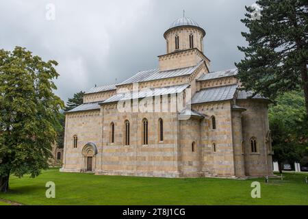 Die Visoki Decani Klosterkirche auf dem Land des Kosovo Stockfoto