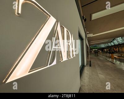 Puerto Venecia, ein bekanntes Einkaufszentrum außerhalb der Stadt Saragossa, Spanien. Stockfoto