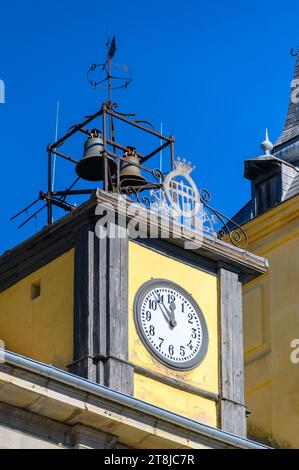 SEGOVIA, SPANIEN, Rathaus Regierungsgebäude. Detail des Uhrenturms. Stockfoto