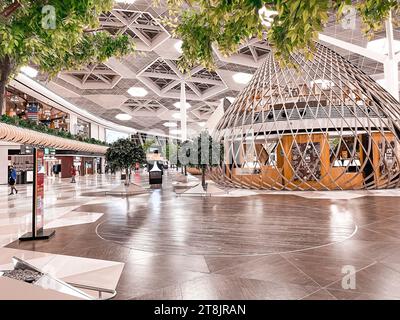 Blick von innen auf den internationalen Flughafen Baku Heydar Aliyev. Einer der sechs internationalen Flughäfen in Aserbaidschan Stockfoto