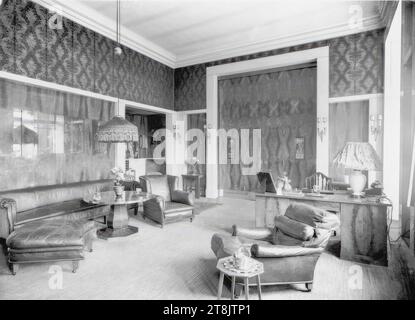 Wohnung Emil Löwenbach, Wien I., Reischachstrasse 3/Schallautzerstrasse 4, Wohnzimmer, Gentlemen-Zimmer, Schreibtisch, Sitzgarnitur, Adolf Loos, Brünn 1870 - 1933 Wien, 1913, Fotografie, Gelatinepapier Silber, Fotopapier 17 x 23 cm, 6 11/ 16 x 9 1/16 Zoll, Österreich Stockfoto