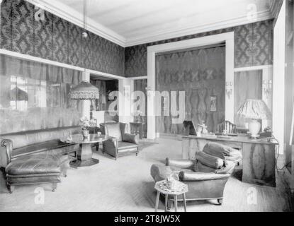 Emil Löwenbach Wohnung, Wien I., Reischachstrasse 3/Schallautzerstrasse 4, Wohnzimmer, Gentlemen's room, Schreibtisch, Sitzgarnitur, 1913, Foto 1930, negativ, Glasnegativ, Platte: 18 x 24 cm, Österreich Stockfoto