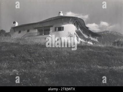 Ruhpolding, Chiemgau, Landhaus Schmucker, Blick von Westen, Fotografie, Foto Wasow, München, nach 1939, Fotografie, Fotografie, Verso: Stempel, Foto Wasow, München 23, Leopoldstr. 20, rückseitig: '13', 'Seite 14', 'der Architekt als Baumeister/ Ausgabe 11, Nov. 1947', 'Ausgabe 2/ S. 9', '246', '12 cm breit/ 18' R'; Firmenstempel Stockfoto