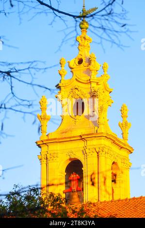 LISSABON, PORTUGAL, Basilica da Estrela, katholische Kirche altes Gebäude außen Stockfoto