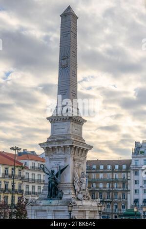 LISSABON, PORTUGAL, Denkmal auf dem Platz Restauradores Stockfoto