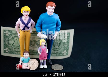 Die Familie erhält finanzielle Unterstützung, Kindergeld, symbolisches Image Stockfoto