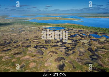 Moorhöhlen bei Saeytsjaervi, aus der Luft, Finnland, Lappland, Kaamanen Stockfoto