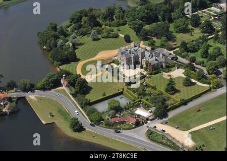 Ein Luftbild von Beaulieu House, dem Haus von Lord Montague, im New Forest, Hampshire, Großbritannien Stockfoto