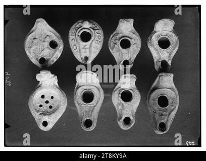 Verschiedene Themen von archäologischem Interesse. Töpferwaren, reine Lampen. Matt 25-1. Byzantinischer Typ. Stockfoto