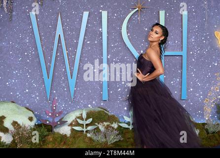 London, Großbritannien. November 2023. Ariana DeBose nimmt an der „Wish“ UK Premiere am Odeon Luxe Leicester Square in London Teil. (Foto: Fred Duval/SOPA Images/SIPA USA) Credit: SIPA USA/Alamy Live News Stockfoto