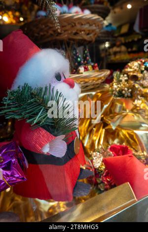 Teuscher Chocolate Store im Rockefeller Center bietet Weihnachtsgeschenke, 2023, NYC, USA Stockfoto