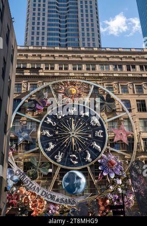 Saks Fifth Avenue bereitet sich auf die Weihnachtszeit 2023 in New York City, USA vor Stockfoto