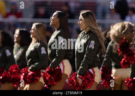 November 2023; Santa Clara, CA, USA; der Cheerleader der San Francisco 49ers tritt im ersten Quartal gegen die Tampa Bay Buccaneers im Levi’s Stadium auf. (Stan Szeto/Image of Sport) Stockfoto