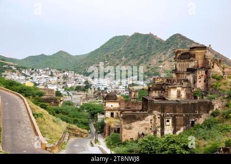 Blick von oben vom Amer Fort, auch bekannt als Amber Fort, Amber Palace in der Stadt jaipur im indischen Bundesstaat Rajasthan Stockfoto