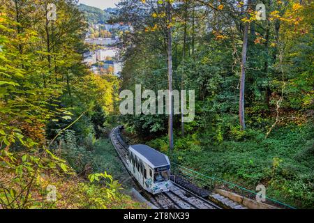 Standseilbahn zum Diana-Hügel im Herbst, Karlsbad, Westböhmisches Kurdreieck, Karlsbad Region, Böhmen, Tschechische Republik, UNESCO-Welt Stockfoto