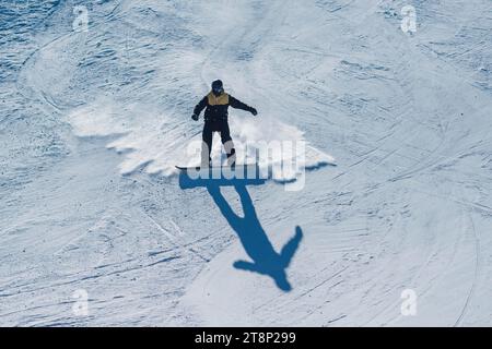 Snowboarder, 15 Jahre alt, Tegelberg, bei Füssen, Allgäuer Alpen, Allgaeu, Bayern, Deutschland Stockfoto