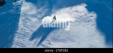 Snowboarder, 15 Jahre alt, Tegelberg, bei Füssen, Allgäuer Alpen, Allgaeu, Bayern, Deutschland Stockfoto