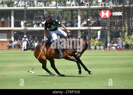 Francisco Elizalde vom Team La Hache La Roca bei der 130. Argentinischen Open Polo Championship (Campeonato Argentino Abierto de Polo) in Palermo, Buenos Aires Stockfoto