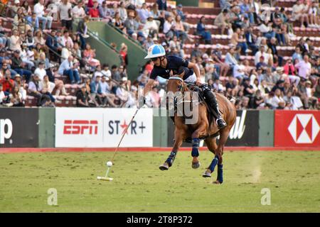 Adolfo Cambiaso (n) vom Team La Dolfina Saudi, das gegen CRIA la Dolfina bei der 130. Argentinischen Open Polo Championship (Campeonato Argentino) spielt Stockfoto