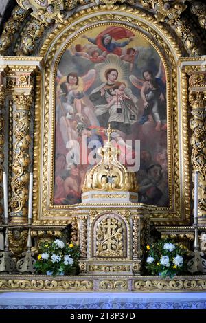 Seitenaltar, Kirche Matriz, Igreja Matriz de Monchique, Hauptportal im Manuelinstil, Monchique, Algarve, Portugal Stockfoto