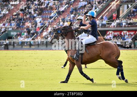 Adolfo Cambiaso Vater und Sohn des Teams La Dolfina Saudi, der bei der 130. Argentinischen Open Polo Championship (Campeonato) gegen CRIA la Dolfina spielte Stockfoto