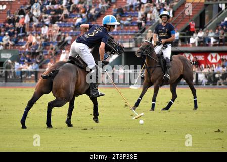 Adolfo Cambiaso Vater und Sohn des Teams La Dolfina Saudi, der bei der 130. Argentinischen Open Polo Championship (Campeonato) gegen CRIA la Dolfina spielte Stockfoto