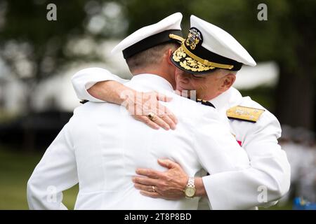 Vice ADM. John B. Nowell Jr. Pensionsfeier 220603-N-TH560-0969. Stockfoto