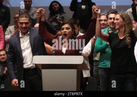 Mexiko-Stadt, Mexiko. November 2023. Omar Hamid GarcÃ-A Harfuch und Mariana Boy begleiten Clara Brugada Molina als Teil ihrer Vorkampagne im Roberto Cantoral Cultural Center am 20. November 2023 in Mexiko-Stadt (Credit Image: © José Luis Torales/eyepix via ZUMA Press Wire) NUR REDAKTIONELLE VERWENDUNG! Nicht für kommerzielle ZWECKE! Stockfoto