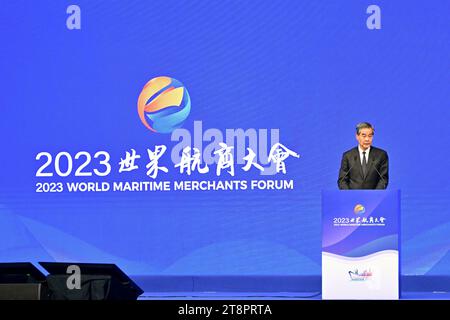 Hongkong, China. November 2023. Leung Chun-Ying, stellvertretender Vorsitzender des Nationalen Komitees der Politischen Konsultativkonferenz des chinesischen Volkes, spricht am 20. November 2023 auf dem World Maritime Merchants Forum in Hongkong, Südchina 2023. Die Hong Kong Maritime Week 2023 wurde am Montag in Hongkong mit ihrem Flaggschiff, dem Dritten World Maritime Merchants Forum, eröffnet und zieht rund 900 maritime Experten und Fachleute an. Quelle: Zhu Wei/Xinhua/Alamy Live News Stockfoto