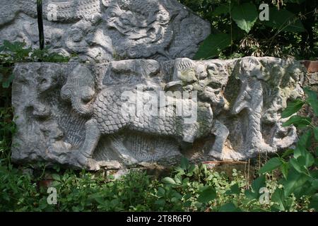 Wolong Hill, angeblicher Ort in Nanyang, Provinz Henan, China, wo Zhuge Liang dreimal von Liu bei besucht wurde, bevor er Liu bei sein Angebot annahm, sein Premierminister zu werden. Eine andere Stadt erhebt denselben Anspruch Stockfoto