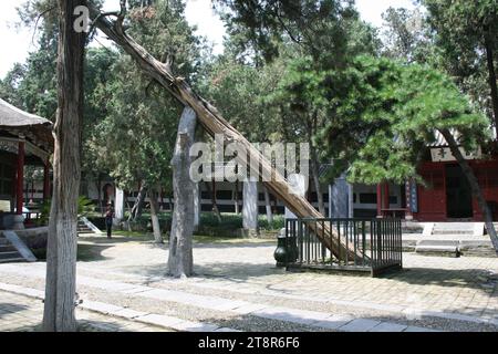 Wolong Hill, angeblicher Ort in Nanyang, Provinz Henan, China, wo Zhuge Liang dreimal von Liu bei besucht wurde, bevor er Liu bei sein Angebot annahm, sein Premierminister zu werden. Eine andere Stadt erhebt denselben Anspruch Stockfoto