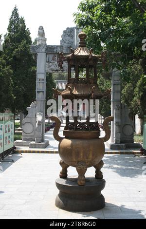 Wolong Hill, angeblicher Ort in Nanyang, Provinz Henan, China, wo Zhuge Liang dreimal von Liu bei besucht wurde, bevor er Liu bei sein Angebot annahm, sein Premierminister zu werden. Eine andere Stadt erhebt denselben Anspruch Stockfoto