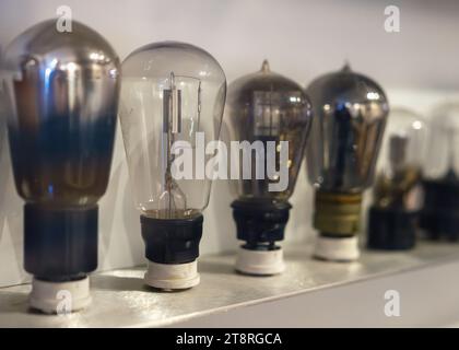 Vintage-Radiolampen im Bletchley Park, Bletchley, Milton Keynes, Großbritannien. Stockfoto