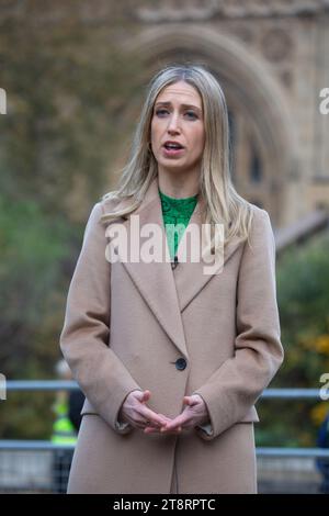 London, England, Großbritannien. November 2023. Die Finanzministerin LAURA TROTT wird während der morgendlichen Medienrunde in Westminster gesehen. (Kreditbild: © Tayfun Salci/ZUMA Press Wire) NUR REDAKTIONELLE VERWENDUNG! Nicht für kommerzielle ZWECKE! Stockfoto