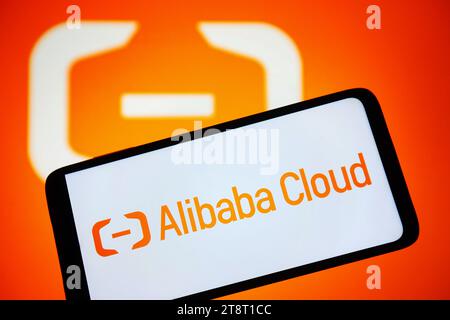 Ukraine. November 2023. In dieser Abbildung ist das Alibaba Cloud (Aliyun)-Logo auf einem Smartphone-Bildschirm zu sehen. (Foto von Pavlo Gonchar/SOPA Images/SIPA USA) *** ausschließlich für redaktionelle Nachrichten *** Credit: SIPA USA/Alamy Live News Stockfoto