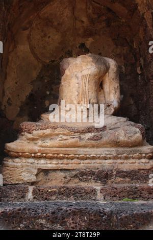 Wat Chang Lom, Buddha Statue, Si Satchanalai Historical Park, zweites Zentrum des Sukhothai Königreichs Thailand, 1250-1766 Stockfoto