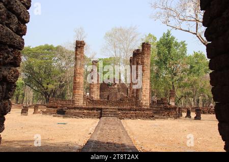 Thailändische Stadt Si Satchanalai aus dem 13. Jahrhundert - Wat Suan Kaeo Utthayan Yal, zweites Zentrum des Sukhothai Königreichs Thailand, 1250-1766 Stockfoto