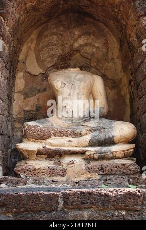 Wat Chang Lom, Buddha Statue, Si Satchanalai Historical Park, zweites Zentrum des Sukhothai Königreichs Thailand, 1250-1766 Stockfoto