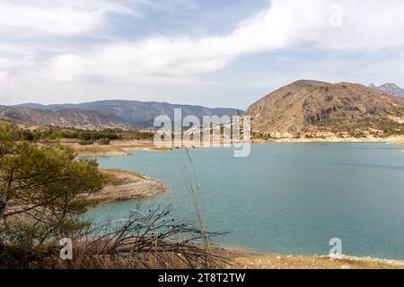 Blick auf das Amadorio-Reservoir in Villajoyosa (Alicante, Spanien) Stockfoto