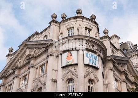 Mamma Mia ist ein Hit des ABBA-Musicals im Novello Theatre, London, WC2, England, Großbritannien Stockfoto