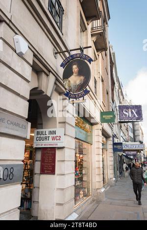 Beschilderung zur Nell Gwynne Tavern, Bull Inn Court, London, WC2, England, UK Stockfoto