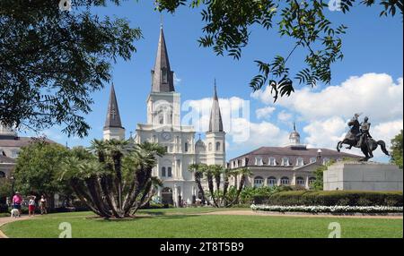 Jackson Square. New Orleans liegt an der Decatur Street, zwischen der Jax Brewery Shopping Mall und dem French Market, gegenüber der St. Louis Cathedral du wirst Jackson Square finden Stockfoto