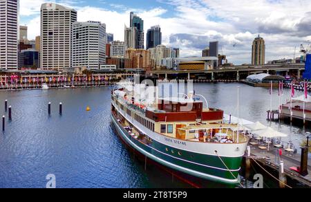 SS South Steyne, SS South Steyne ist eine ehemalige Dampffähre. 36 Jahre lang arbeitete sie auf dem Manly Run im Hafen von Sydney und ist heute ein schwimmendes Restaurant, das im Darling Harbour vor Anker liegt Stockfoto