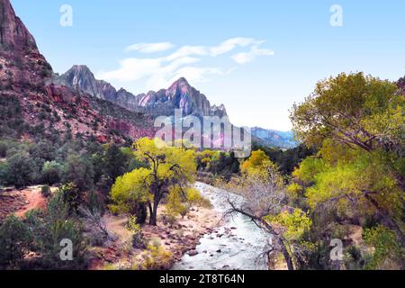 Zion Landscape, gelegen in der südwestlichen Ecke Utahs nahe der Grenze zu Nevada und Arizona, ist der Zion National Park ein idealer Zwischenstopp für alle, die Salt Lake City, Las Vegas oder den Grand Canyon National Park besuchen. Zion ist von der State Route 9 oder Interstate 15 erreichbar und bietet Besuchern eine Vielzahl von Aktivitäten in verschiedenen geografischen Regionen. Es begann 1909 als Mukuntuweap National Monument, erhielt aber 1919 vom US-Kongress den Status eines Nationalparks Stockfoto