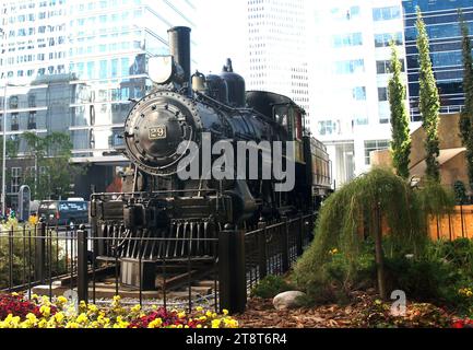 Canadian Pacific Railway, die Nr.29 wurde 1887 in den New Shops des kanadischen Pazifiks gebaut und für Kohlekraftstoff in der 1913 ursprünglichen Nr.390-Klasse SA 1 umgebaut. die Nr.29 war die letzte CP-Dampflokomotive, die am 6. November 1960 einen offiziellen Zug zog und heute vor den Hauptbüros der CP residiert in Calgary auf dem Display. Nr.29 ist so dargestellt, wie sie 1960 eingebaut worden wäre Stockfoto